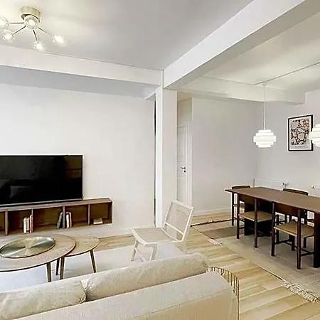 Stylish 3-br In Cph Hotel
