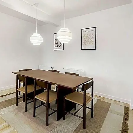 Stylish 3-br In Cph Hotel 3*